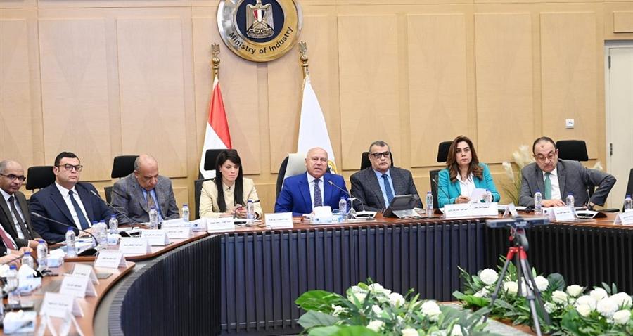 المجموعة الوزارية للتنمية الصناعية تطلق خطط موسعة لتوطين الوقود البديل ودعم المشروعات الصناعية